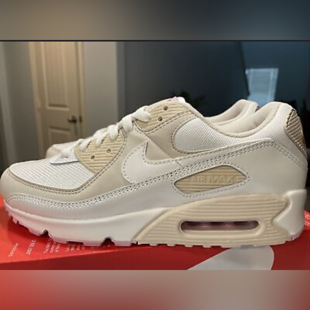 NIKE AIR MAXES